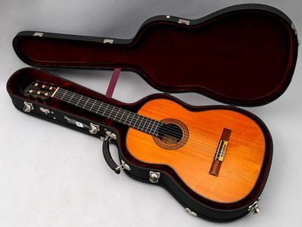 Guitarra clásica de Rokutaro NAKADE fabricada en T