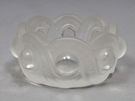 LALIQUE Francia. Cenicero «Gao» de cristal blanco 