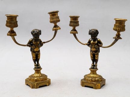 Par de candelabros de bronce cincelado y dorado, d