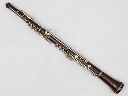 Oboe de madera de palisandro, con el sello «THIBOU