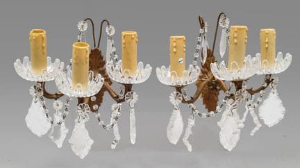 BACCARAT Paar Wandleuchten aus Bronze mit drei Leu