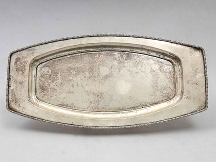 Ovale Schale aus 800er Silber mit abgeschrägten Ka