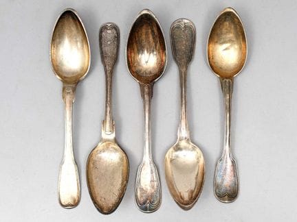 Set aus fünf Löffeln aus Silber und 800°/°°-Silber