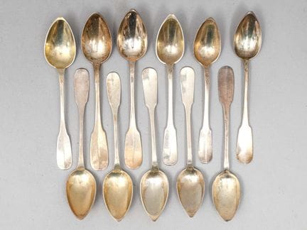Elf Dessertlöffel aus Silber und 800er Silber, Mod