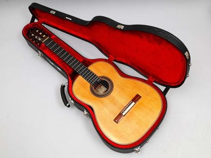 Guitarra clásica de Modesto BORREGUERO fabricada e