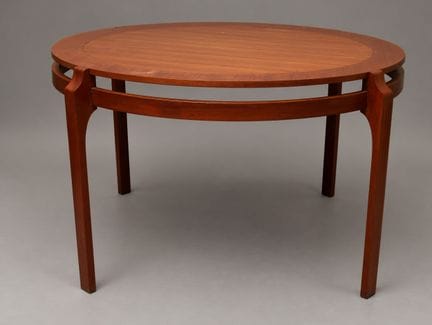 Mesa de teca, con tablero circular extraíble y for
