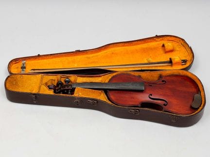 Violín antiguo de Mirecourt, de alrededor de 1900.