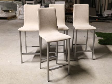 MOBLIBERICA
Four bar stools with a gray-lacquered 