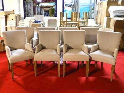 ROBIN HOOD
Eight armchairs with wooden legs and be