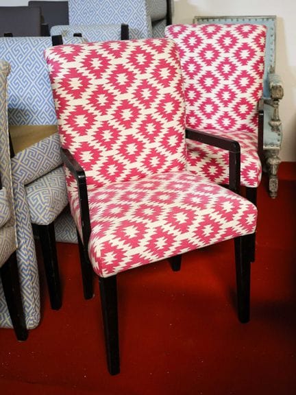 Pair of armchairs with blackened wooden legs and p