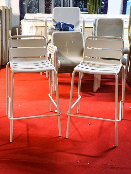 HESPERIDE
Pair of outdoor bar stools in taupe-lacq