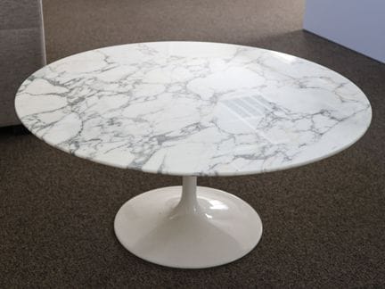 Al estilo de Eero SAARINEN
Mesita auxiliar, con es