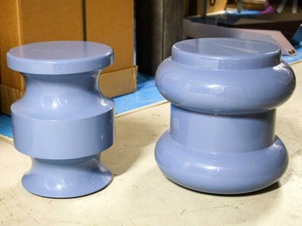 Pair of blue resin side tables
H: 40.5 cm