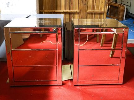 DEKNUDT
Pair of "mirror" nightstands, adorned on a