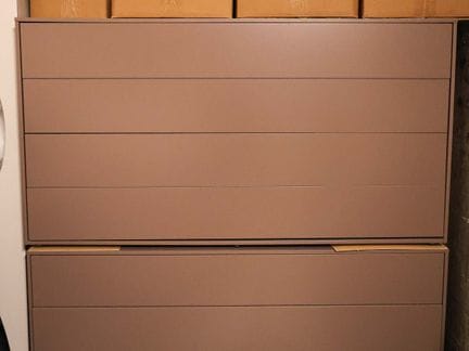 Chest of drawers in taupe-lacquered melamine, with