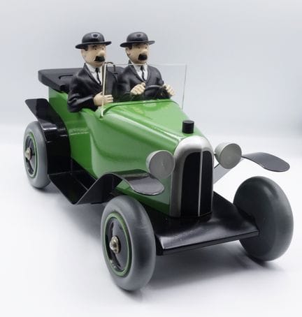 Hergé = AROUTCHEFF : Tintin, la Citroën Trèfle des
