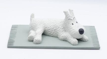 Hergé = MOULINSART RESINA: Tintín, Milú tumbado so