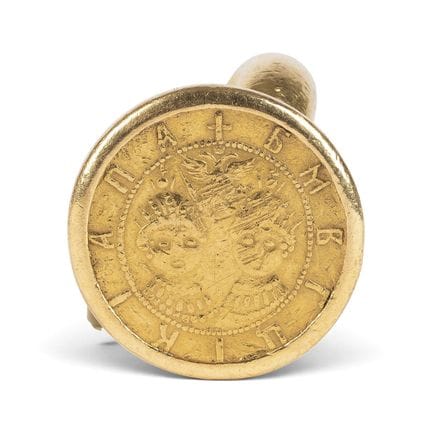 A MASSIVE GOLD RING SET WITH A CHERVONETS (DUCAT) 