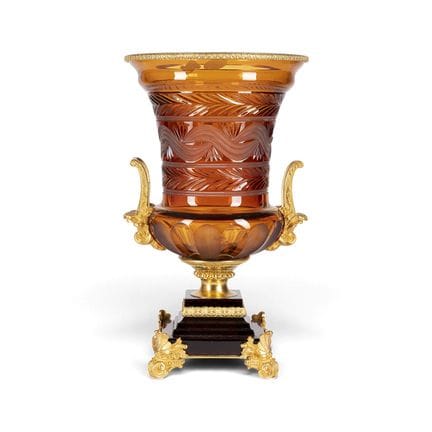 GRAN JARRÓN CRÁTER DE ORMOLU Y CRISTAL TALLADO. It