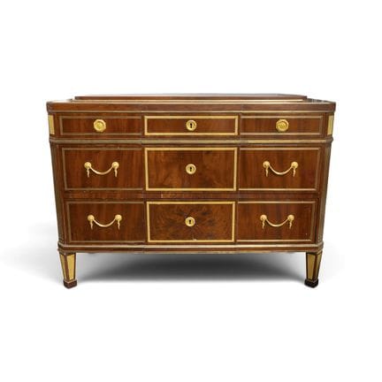 A FINE CLASSICAL CHEST OF DRAWERS Russian, late 18