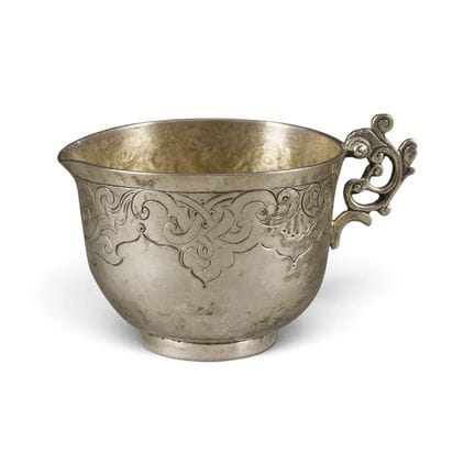 A LARGE SILVER CHARKA SET WITH A ROUBLE COIN OF PE
