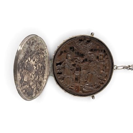A VERY FINE MEDALLION SHOWING THE ANNUNCIATION OF 