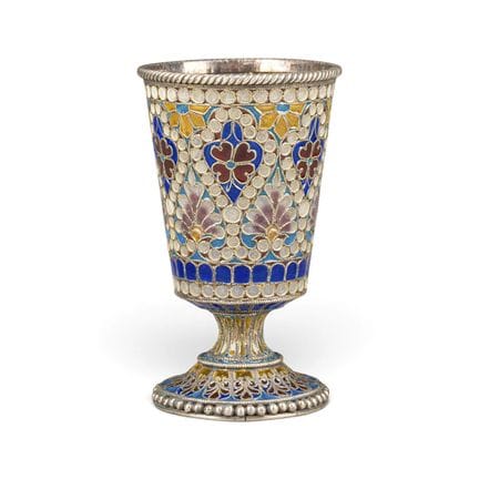 VASO CON PIE DE ESTILO PLIQUE-À-JOUR. Rusia, Moscú