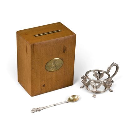 A VERY FINE SILVER TEA GLASS HOLDER AND TEASPOON I