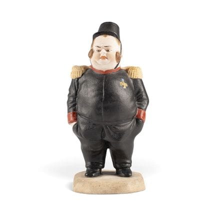 一件“胸前佩戴勋章的军人”饼干瓷人像，俄罗斯，韦尔比尔基，加德纳瓷器厂，1870年代，彩绘。 红色厂