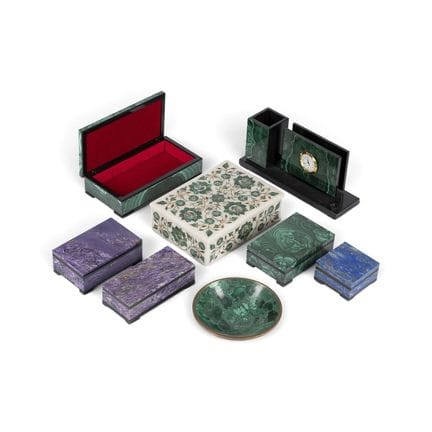 COLECCIÓN DE SEIS CAJAS DE PIEDRA, UN CUENCO Y UN 