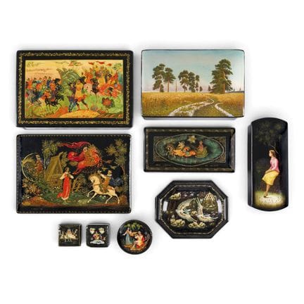 COLECCIÓN DE OCHO CAJAS DE PAPEL MACHÉ Y LACA Y UN