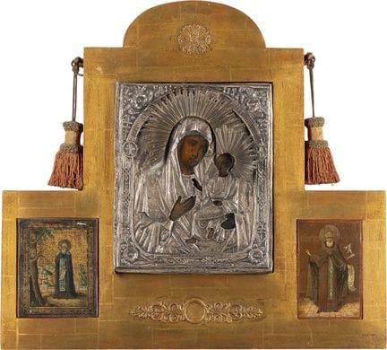 TROIS ICÔNES : LA MÈRE DE DIEU DE TIKHVIN AVEC UN 