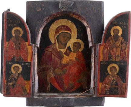 UN GRAND ET BEAU TRIPTYQUE REPRÉSENTANT LA MÈRE DE
