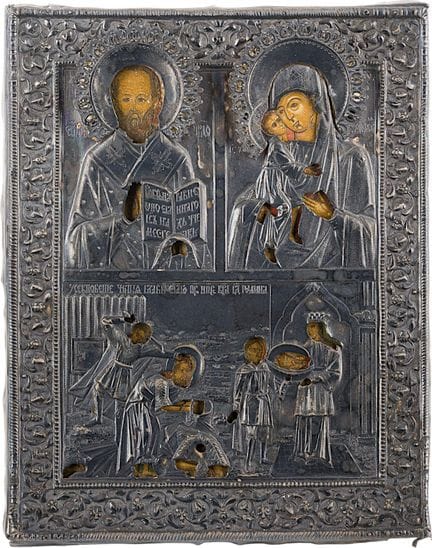 Pequeño icono de tres partes con un oklad de plata