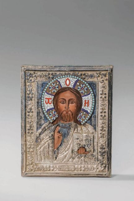 "Christ Pantocator". 
Icône en métal repoussé et é