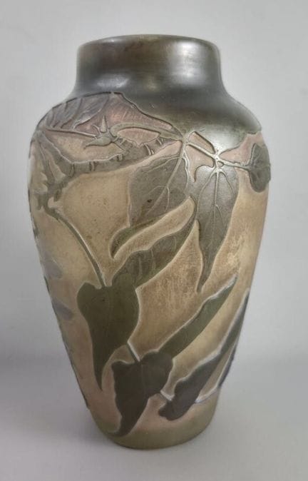 埃米尔·加莱（Emile GALLÉ，1846-1904）
多层蓝绿玻璃栏杆式花瓶，饰有用毛地黄酸蚀