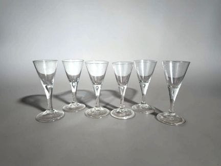 Réunion de 6 verres soufflés à pied
XVIIIè siècle

