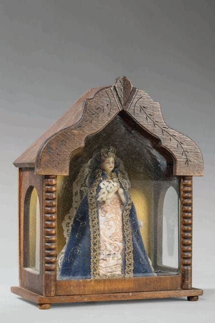 "Vierge couronnée au bouquet de fleurs".
Sujet en 