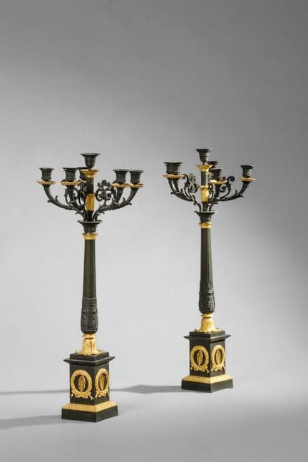 Importante et grande paire de candélabres en bronz