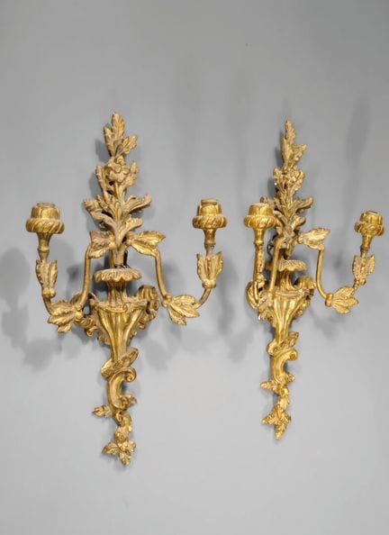 Paire d'appliques à deux bras de lumière en bois d