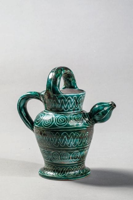罗伯特·皮科（Robert PICAULT，1919-2000）
绿色釉面陶瓷栏杆形小羚羊，饰有几何