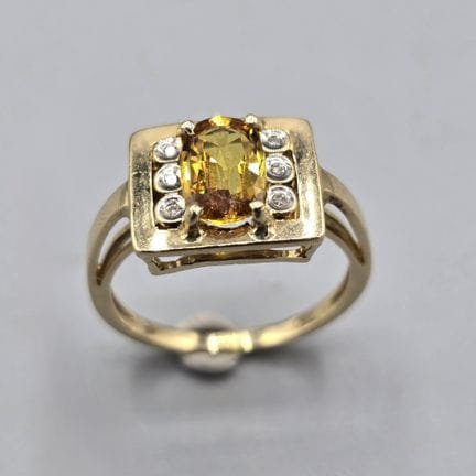 Bague moderniste en or jaune 750°° centrée d'une c