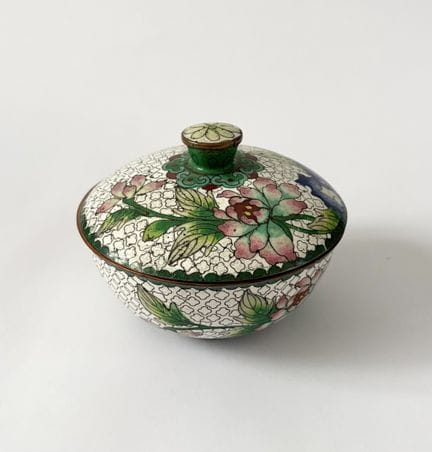 CHINA – 20. JAHRHUNDERT 
Kleine Schale mit Deckel 