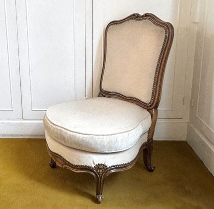 STIL LOUIS XV
Kleiner Sessel aus profiliertem und 