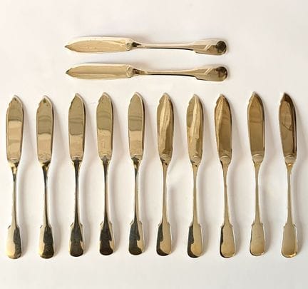 CHRISTOFLE 
Modell Cluny
12er-Set Fischmesser aus 