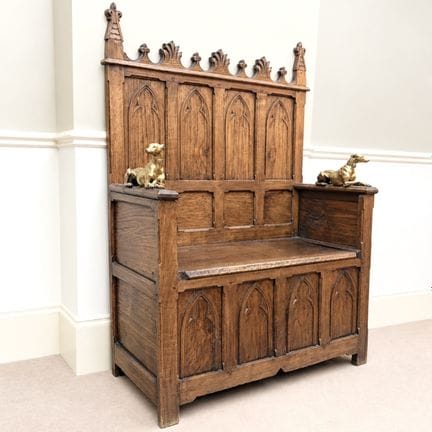 XIXe SIECLE 
Banc-coffre de style néogothique en b