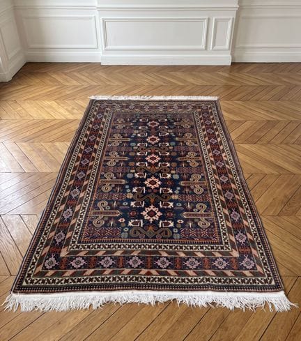 TEPPICH IM KAUKASUS-STIL
Rechteckiger Teppich aus 