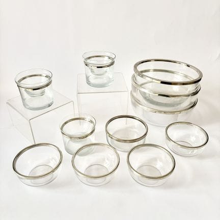 MODERNE KÜCHENGESCHIRR
Servierset aus Glas mit Met