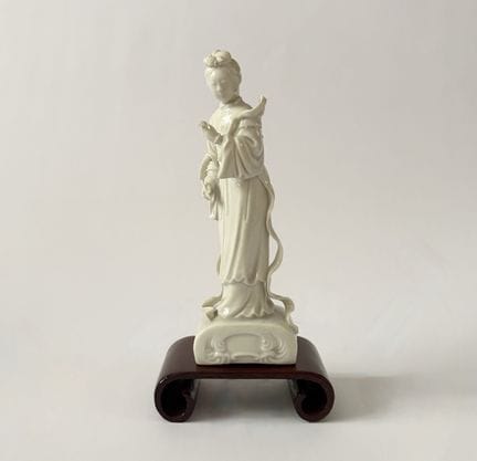 CHINA – MODERNE KUNST
Guanyin-Figur aus „Blanc de 