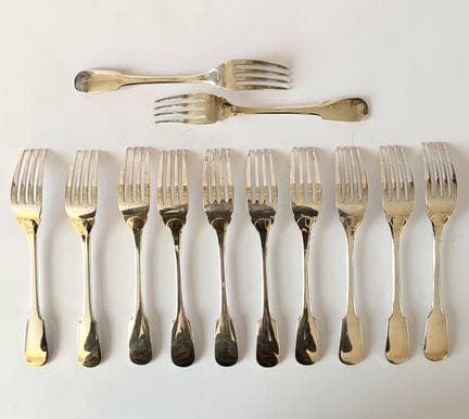 CHRISTOFLE 
Modell Cluny
12er-Set Fischgabeln aus 